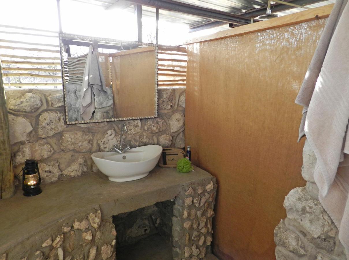 Etosha Village Campsite โอเคาเควโย ภายนอก รูปภาพ