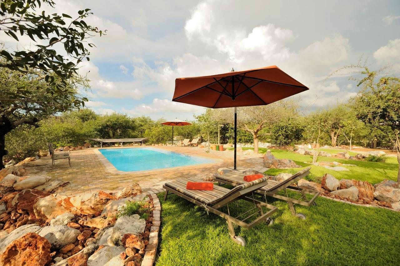 Etosha Village Campsite โอเคาเควโย ภายนอก รูปภาพ