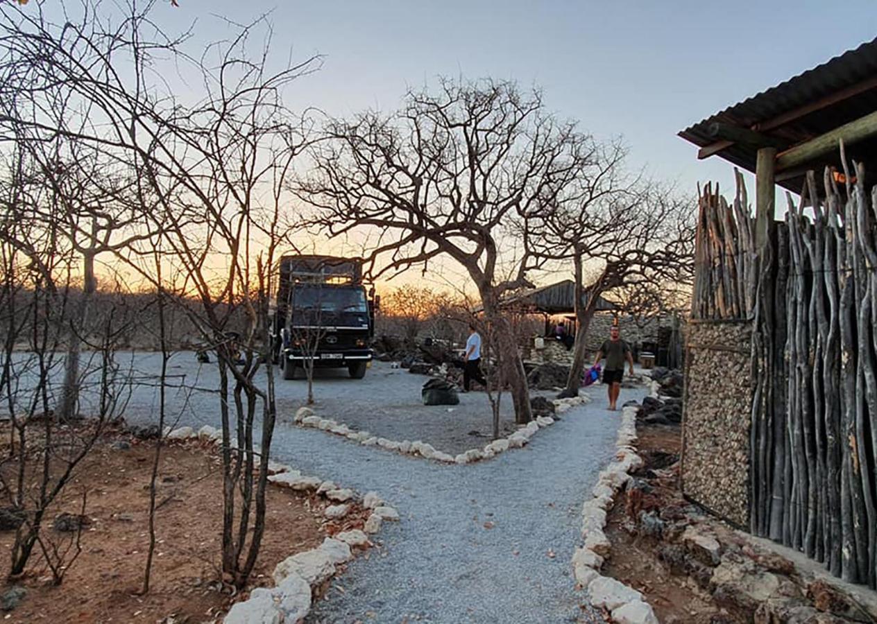 Etosha Village Campsite โอเคาเควโย ภายนอก รูปภาพ