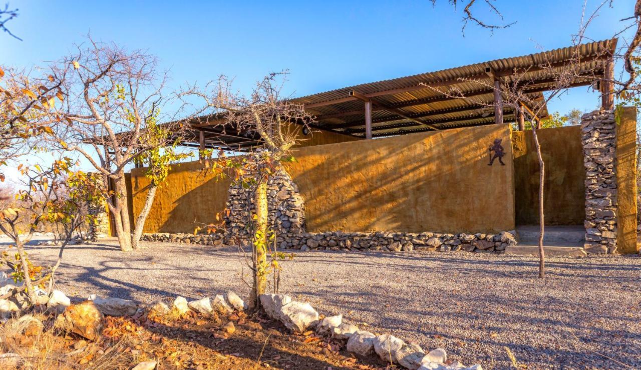 Etosha Village Campsite โอเคาเควโย ภายนอก รูปภาพ